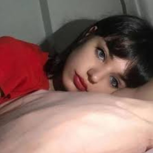 Meet your Posher, Courtney - Picture 1 of 1